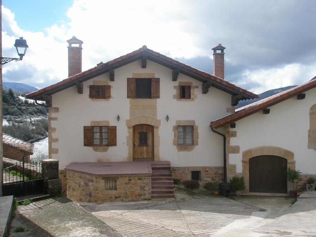 Villanueva de Arce Casa Rural Parriola المظهر الخارجي الصورة